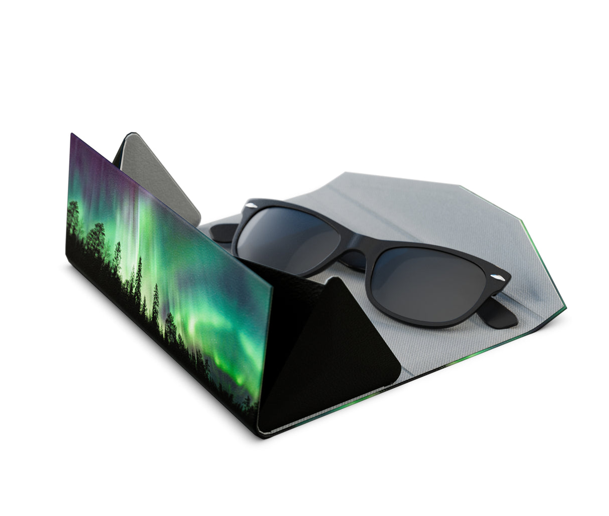 Created by GOGGLESOC APPAREL LIMITED, the dark classic sunnycases is one of our signature sunnycase's. The dark classic sunnycases is available throughout Canada and North America from dedicated stockists or online.