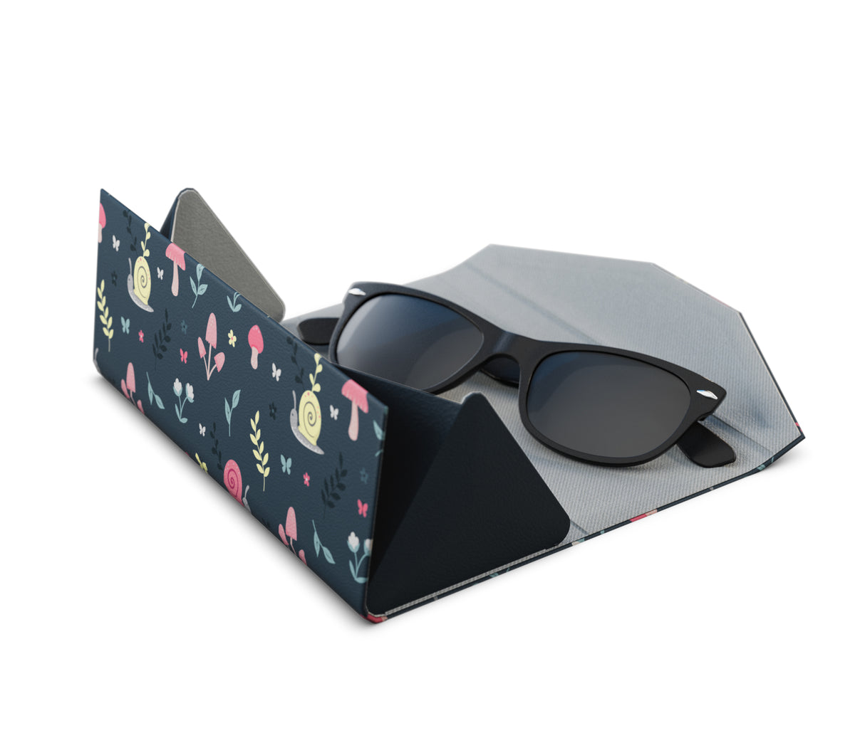 Created by GOGGLESOC APPAREL LIMITED, the light classic sunnycases is one of our signature sunnycase's. The light classic sunnycases is available throughout Canada and North America from dedicated stockists or online.