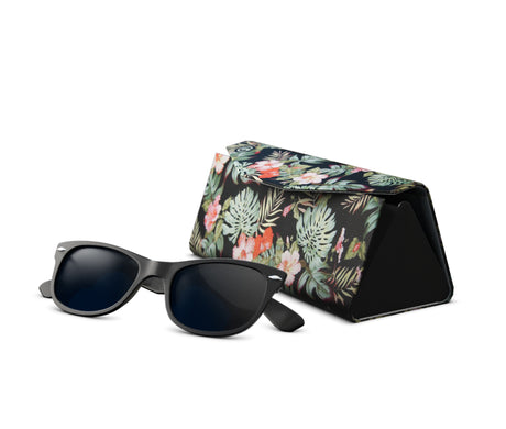 Created by GOGGLESOC APPAREL LIMITED, the hawaiian sunnycase is one of our signature sunnycase's. The hawaiian sunnycase is available throughout Canada and North America from dedicated stockists or online.
